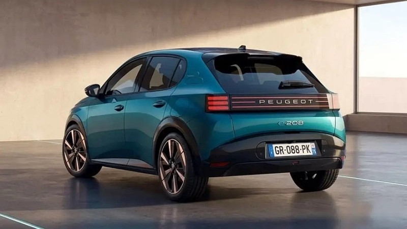Новый Peugeot 208 показался на первых фотографиях: ретромотивы и руль по проводам