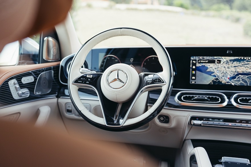 Рассекречен обновлённый флагманский кроссовер Mercedes-Maybach GLS